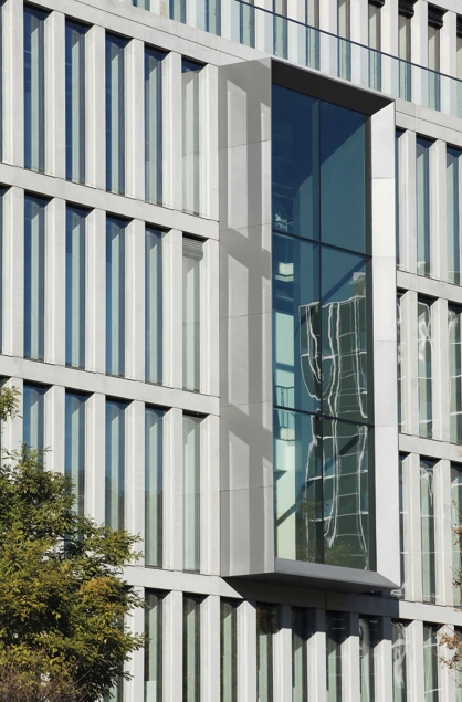 mixed-used building complex - Breuninger Stuttgart - facade detail