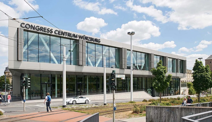 Congress Centrum - enlargement and conversion - Würzburg - facade of the entrance situation and street area