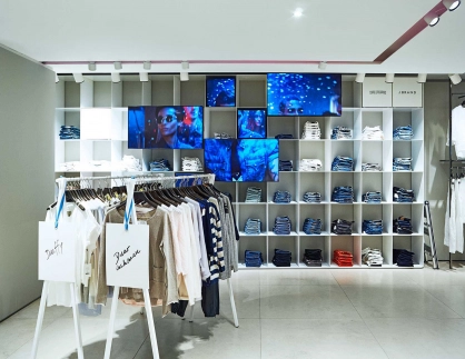 department store - reconstruction - redesign - engelhorn Mannheim - denim fashion department - white displaying shelf wall