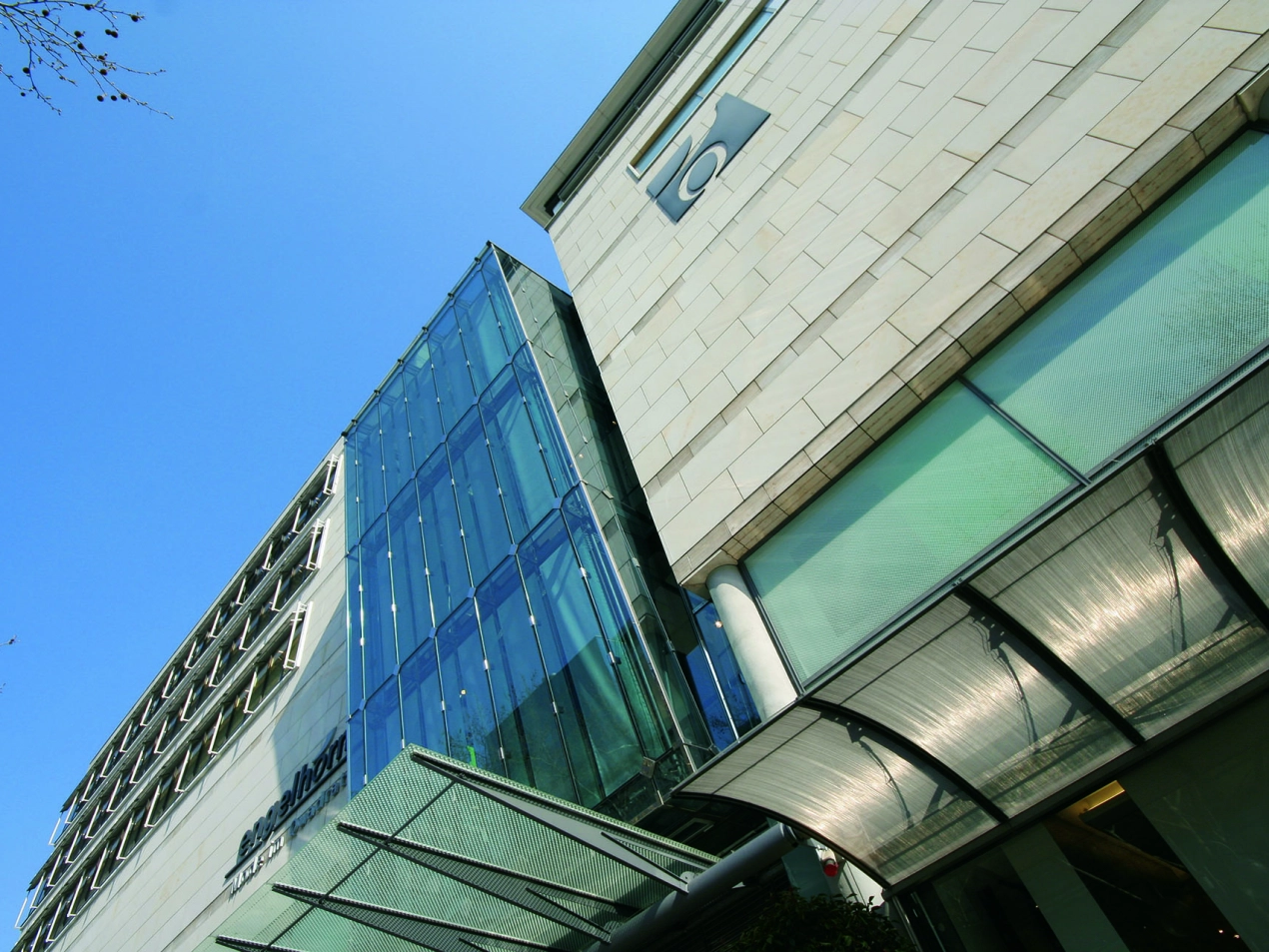 department store - reconstruction - redesign - engelhorn Mannheim - facade detail - 3 level high glass front