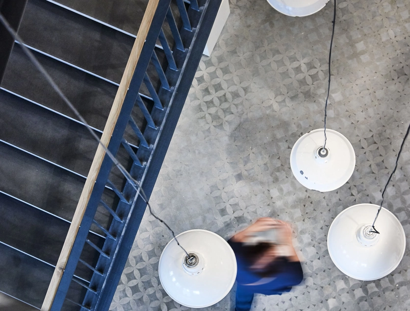 fashion store - new construction - redesign - Juhasz Bad Reichenhall - stairway - birds eye view - hall - concrete patterned floor - hanging lamps