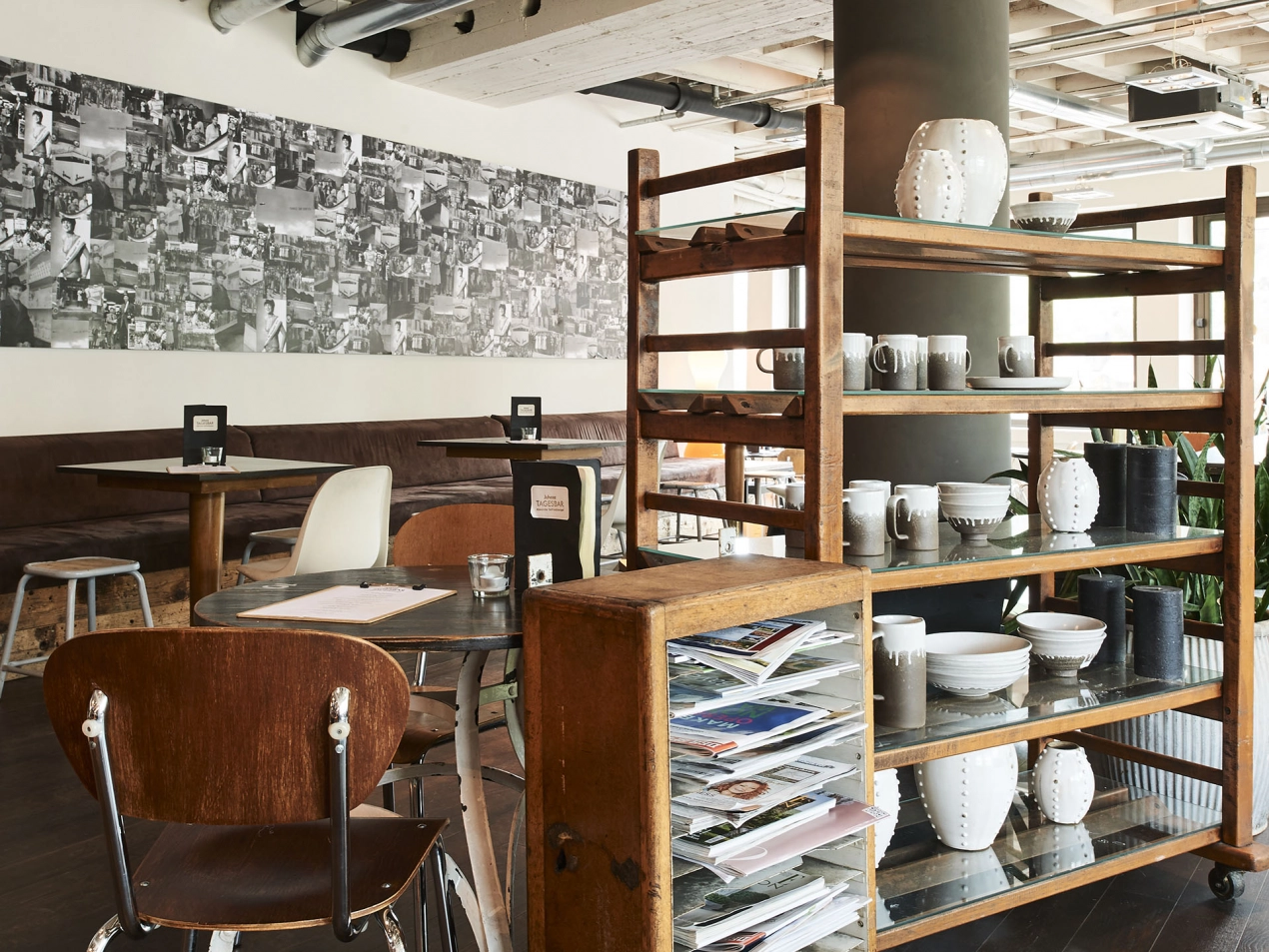 fashion store - new construction - redesign - Juhasz Bad Reichenhall - inside overview - cafe - coffee tables - gastronomy area