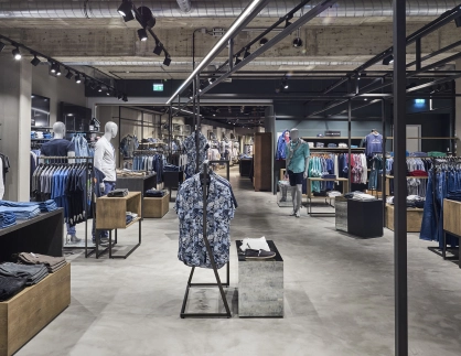 fashion store - new construction - redesign - Juhasz Bad Reichenhall - mens wear department - inside overview
