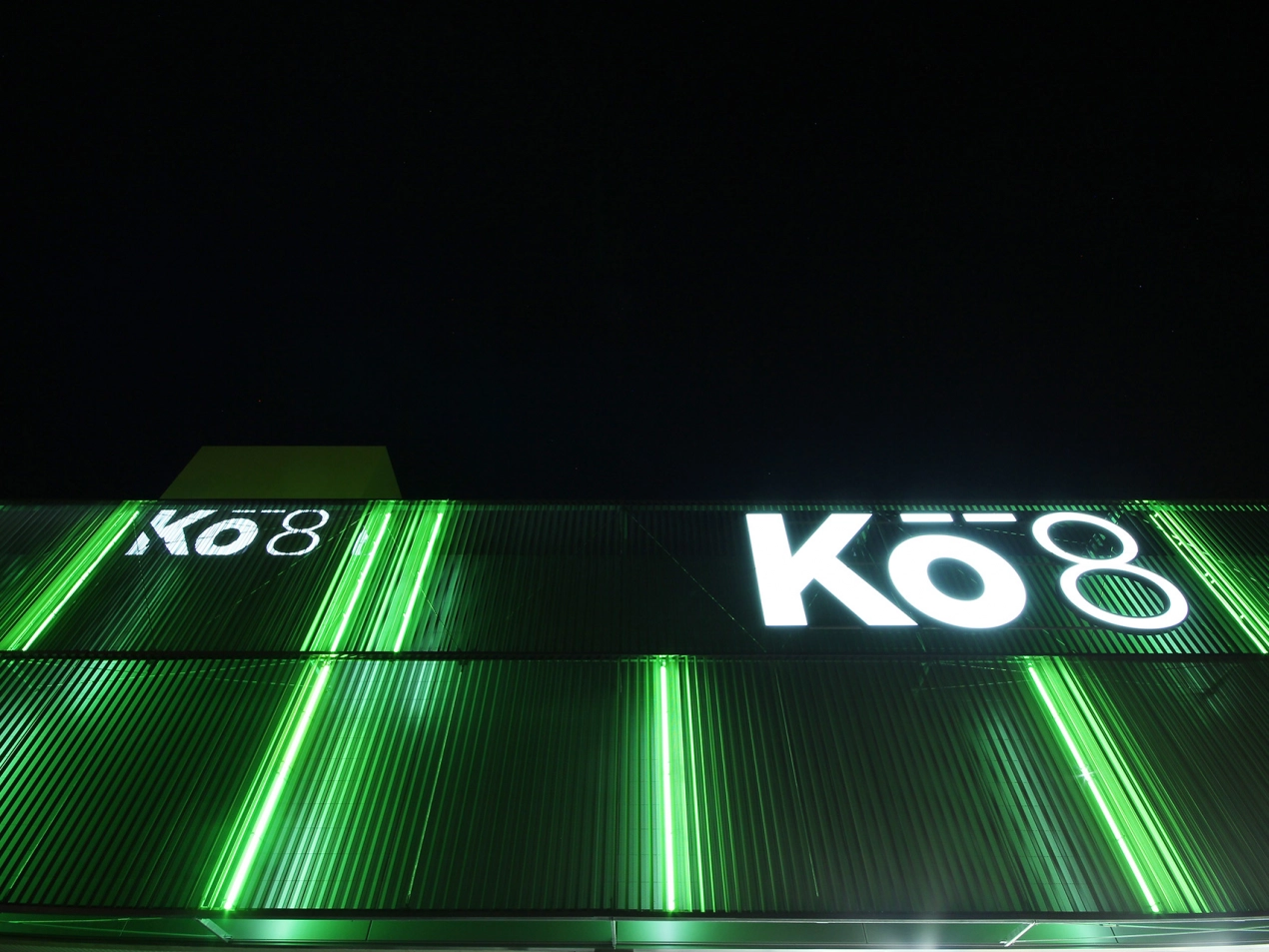 shopping centre - redesign from retail market - KÖ8 Köngen - facade - logo - lighting system - by night