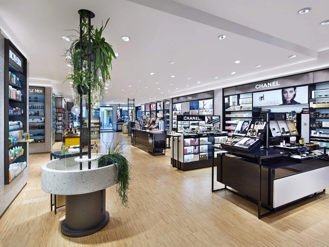 fashion house - conversion and modernisation - department store - Leffers Oldenburg - beauty department overview