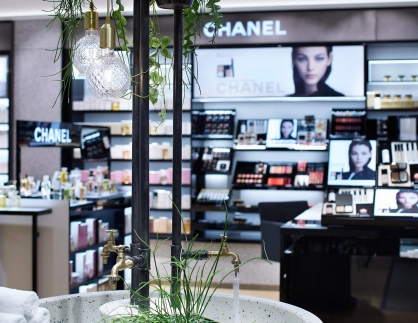 fashion house - conversion and modernisation - department store - Leffers Oldenburg - beauty department detail - basin with plants