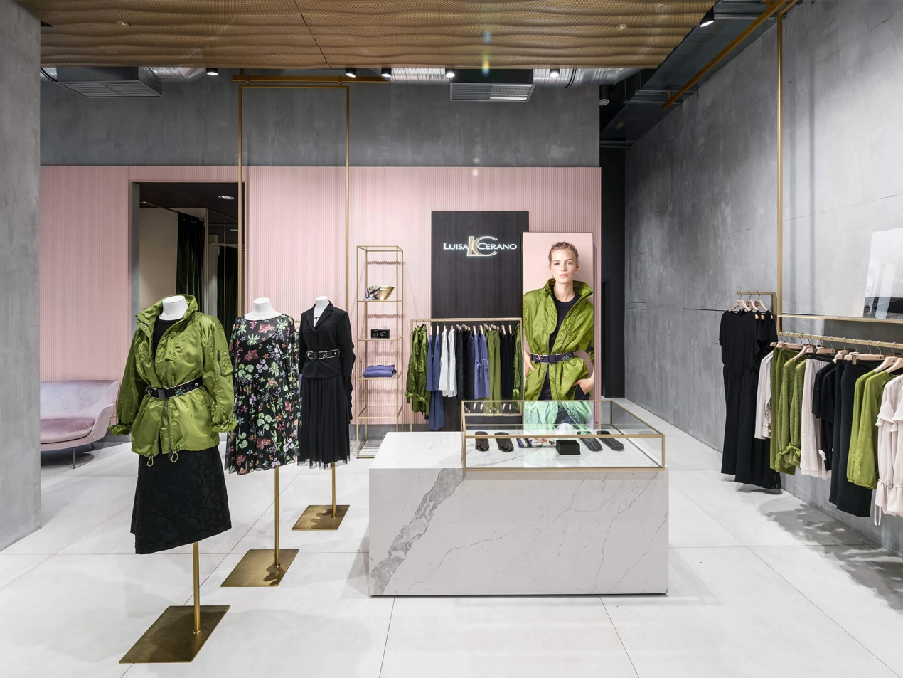 Flagship store - design and complete outfitting - Luisa Cerano Düsseldorf - view to the fitting area