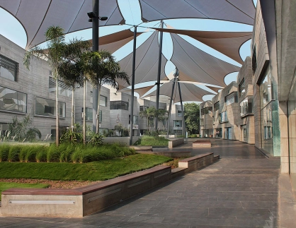 Neubau Mondeal Retail Park Ahmedabad  Businesspark Einzelhandelsgeschäft Dienstleistung Gastronomie Fassade