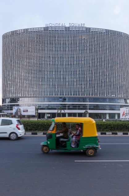 Mondeal Square Ahmedabad Fassade