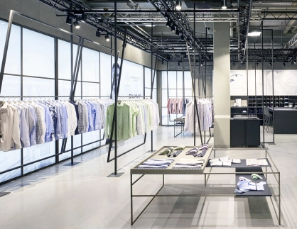 Signature fair booth - Concept und realisation - Olymp Signature Premium Berlin 2017 - Signature fair booth - Concept und realisation - Olymp Signature Premium Berlin 2017 - view to clothes display racks
