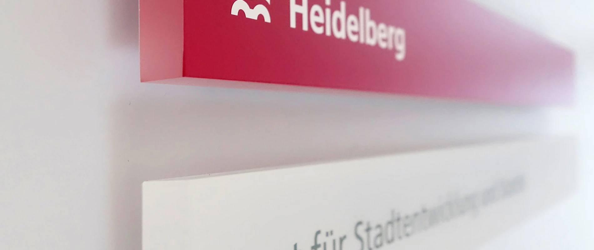 Guiding system for a historic building - Palais Graimberg - wayfinding detail
