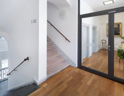 Guiding system for a historic building - Palais Graimberg - wayfinding level sign
