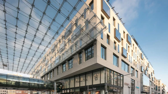 Mixed used quarter - Q 6 Q 7 Mannheim - outside facade - entrance and public space