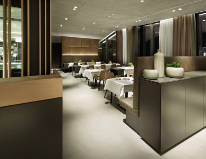 gourmet restaurant - new construction - Restaurant Johanns Waldkirchen - dining room - dining area - by night - inside overview