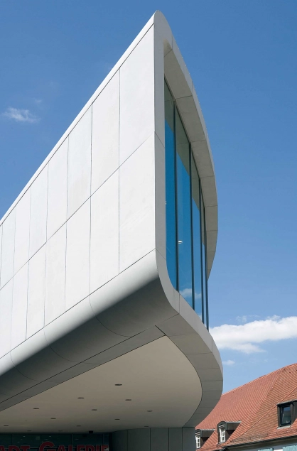 new construction - inner-city mall - competition - Stadtgalerie Heilbronn - outside facade detail - rounded overtop bay window element